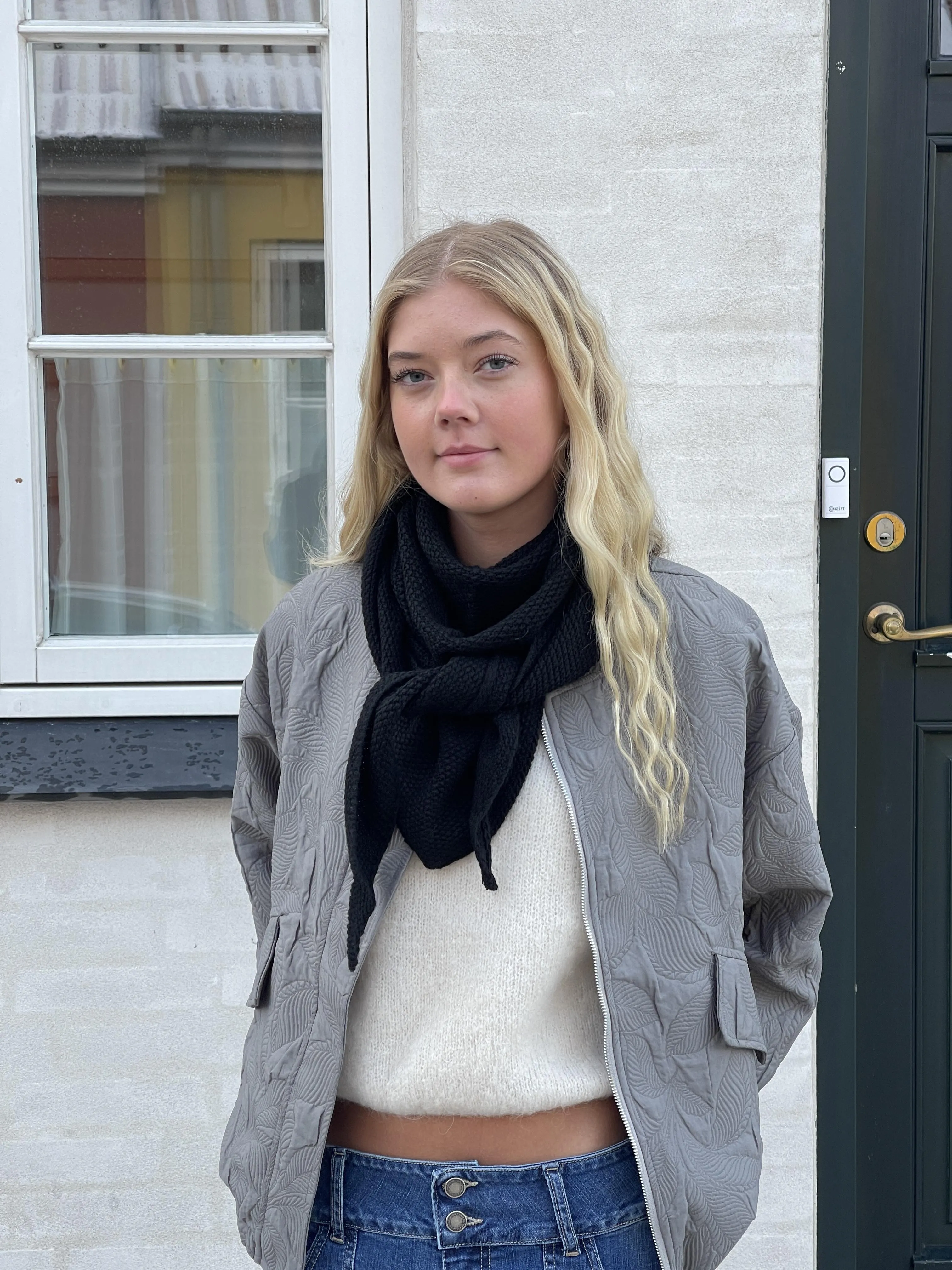 Aisha triangle scarf - Black