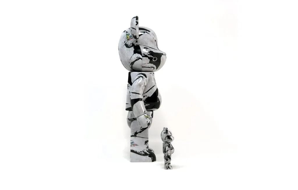 Be@rbrick x Brandalism - Banksy Flower Bomber 100%   400%