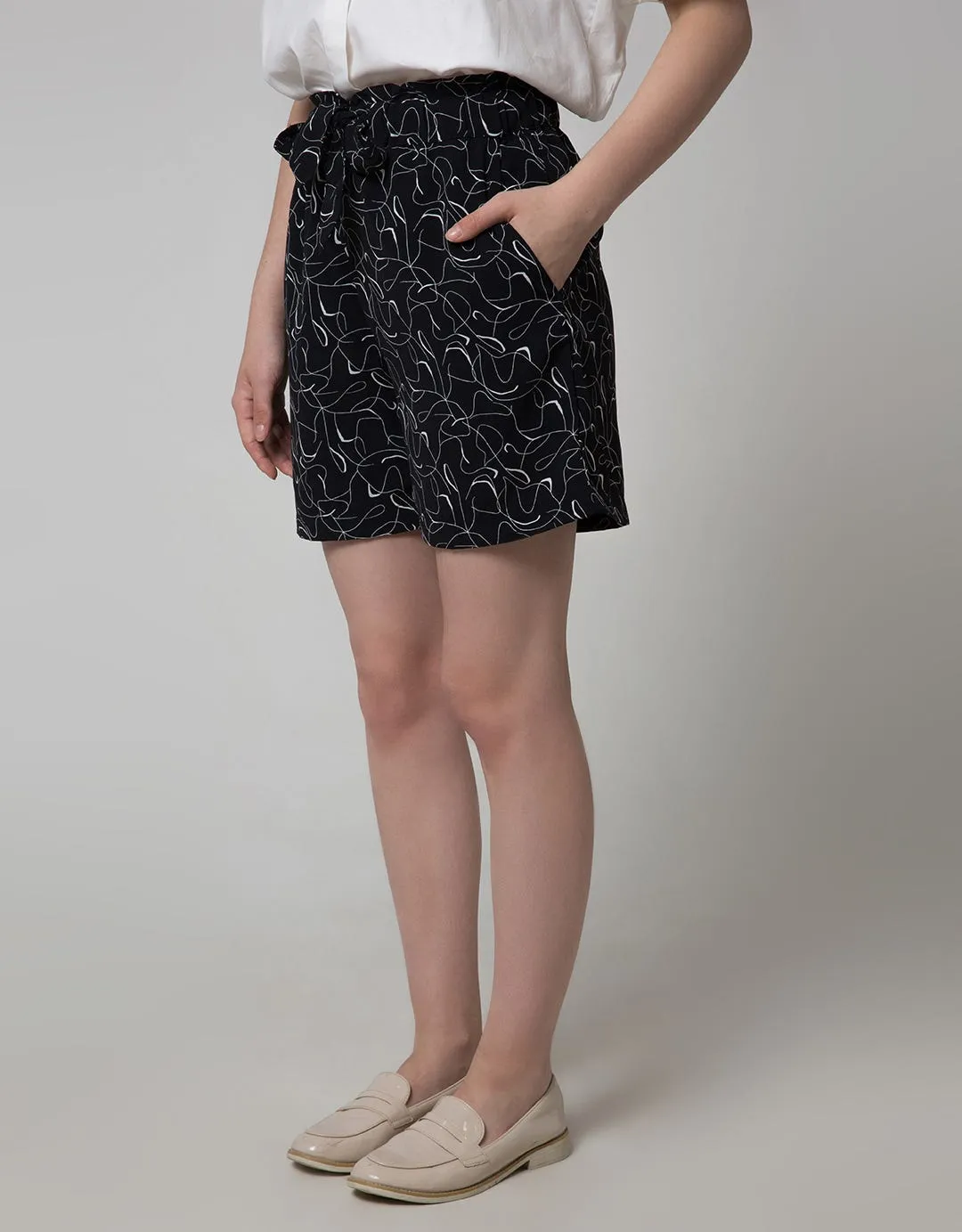 Connexion Abstract Print Celana Pendek Wanita