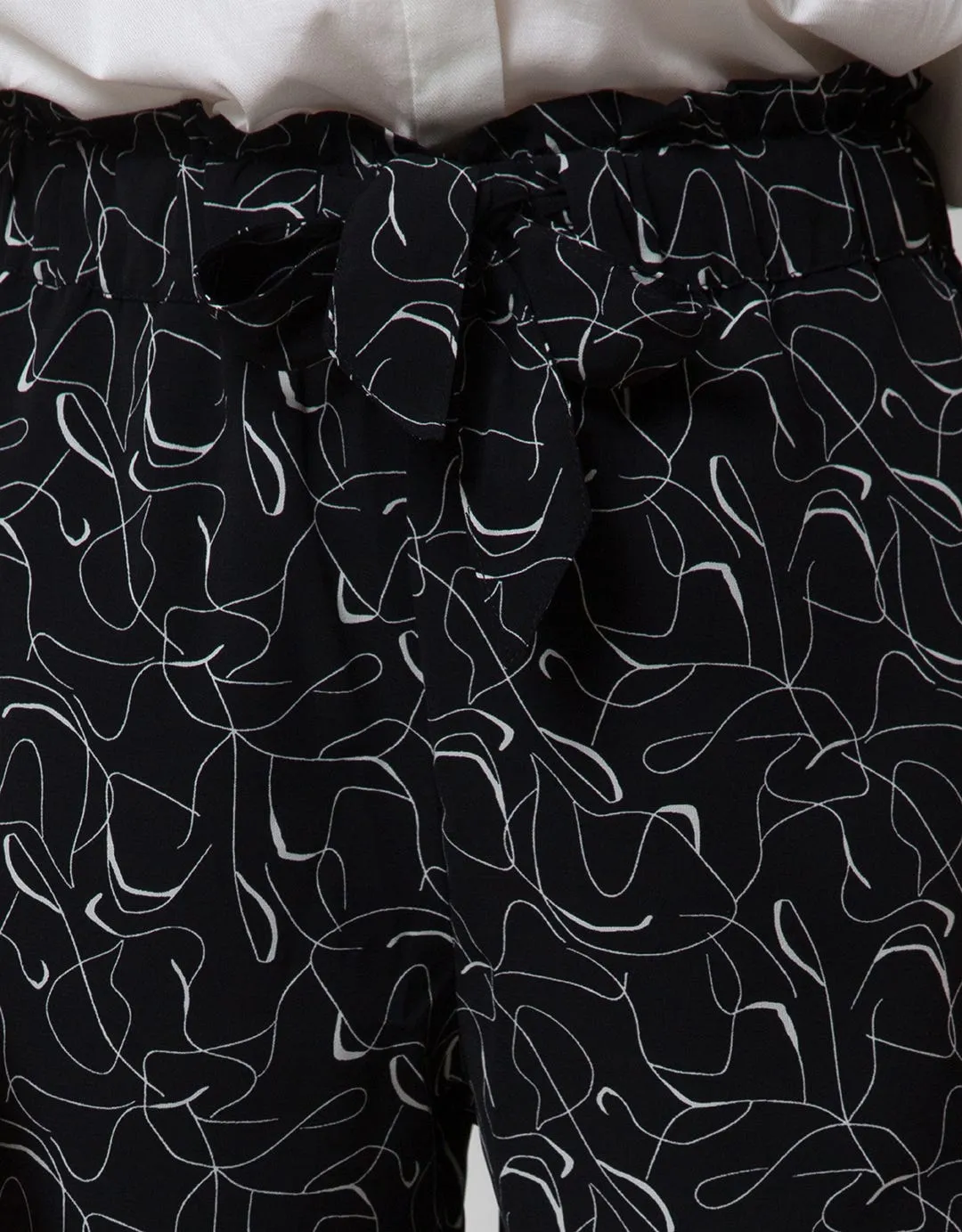Connexion Abstract Print Celana Pendek Wanita