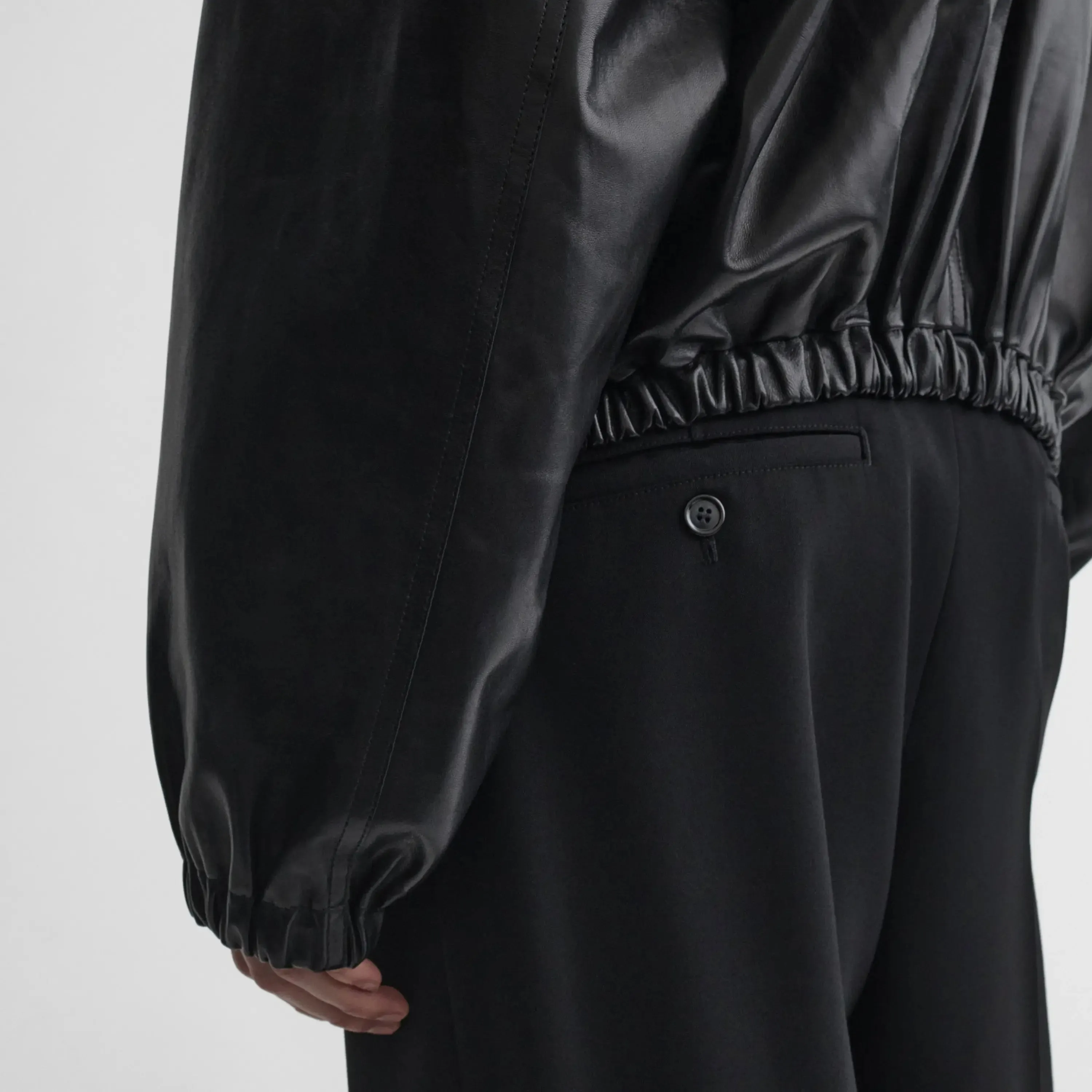 HOODED BOMBER | black leather