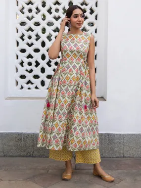 Women Light Green Cambric Kurta & Bottom