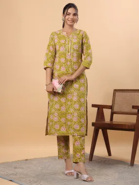 Women Lime Green Cambric Kurta & Bottom