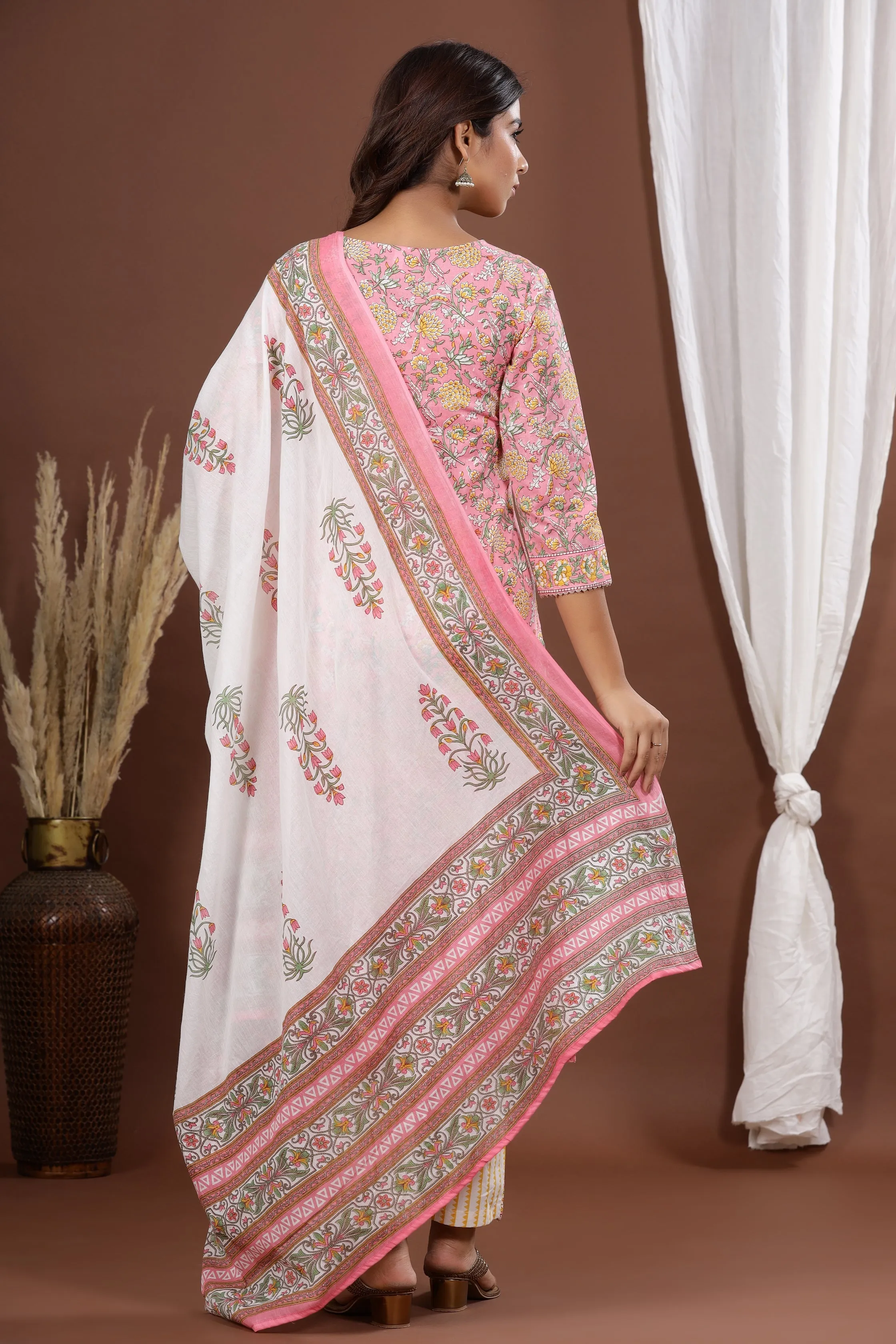 Women Pink Printed Dupatta Set