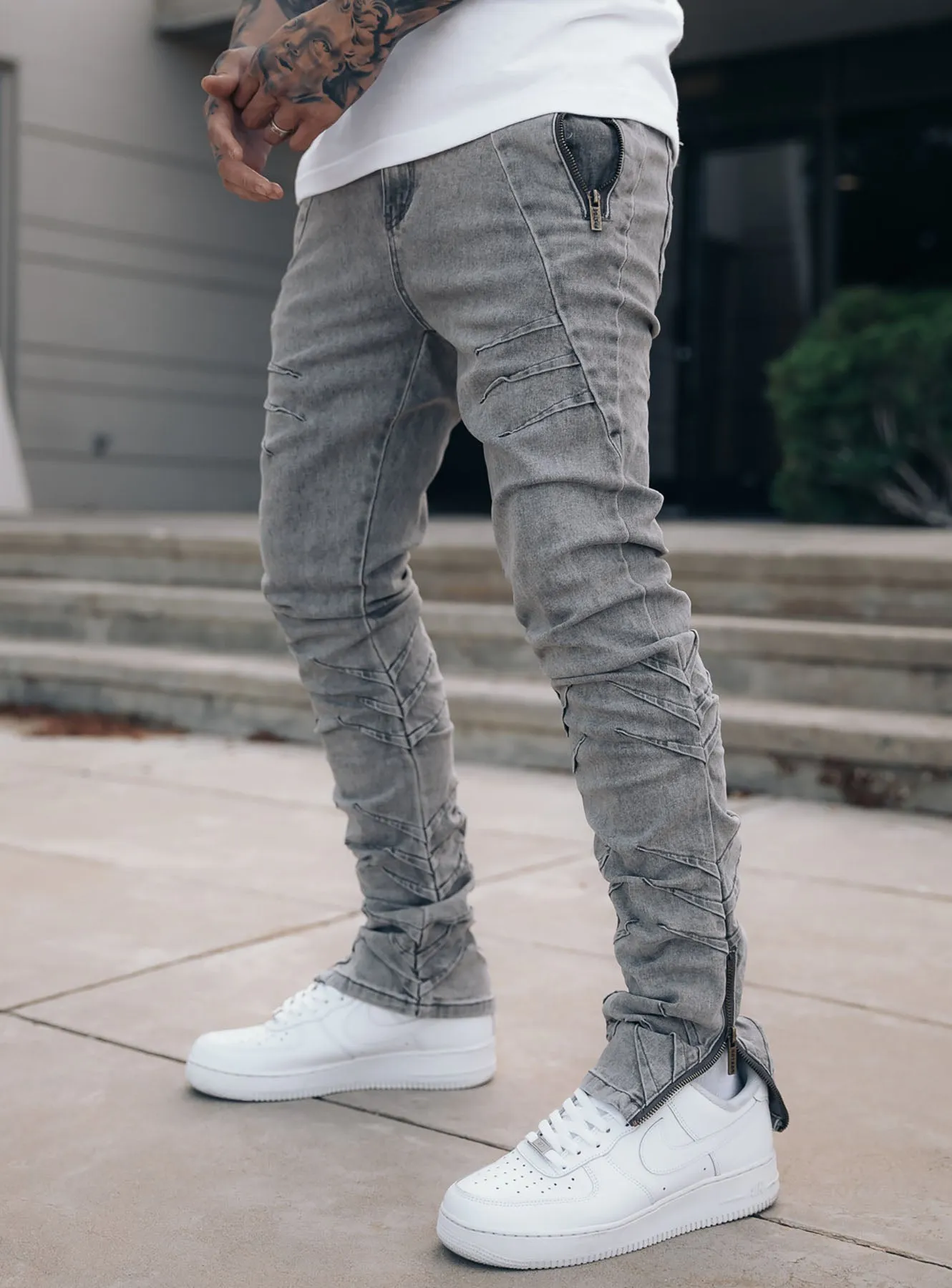 Wrinkled Track Jeans in Grey