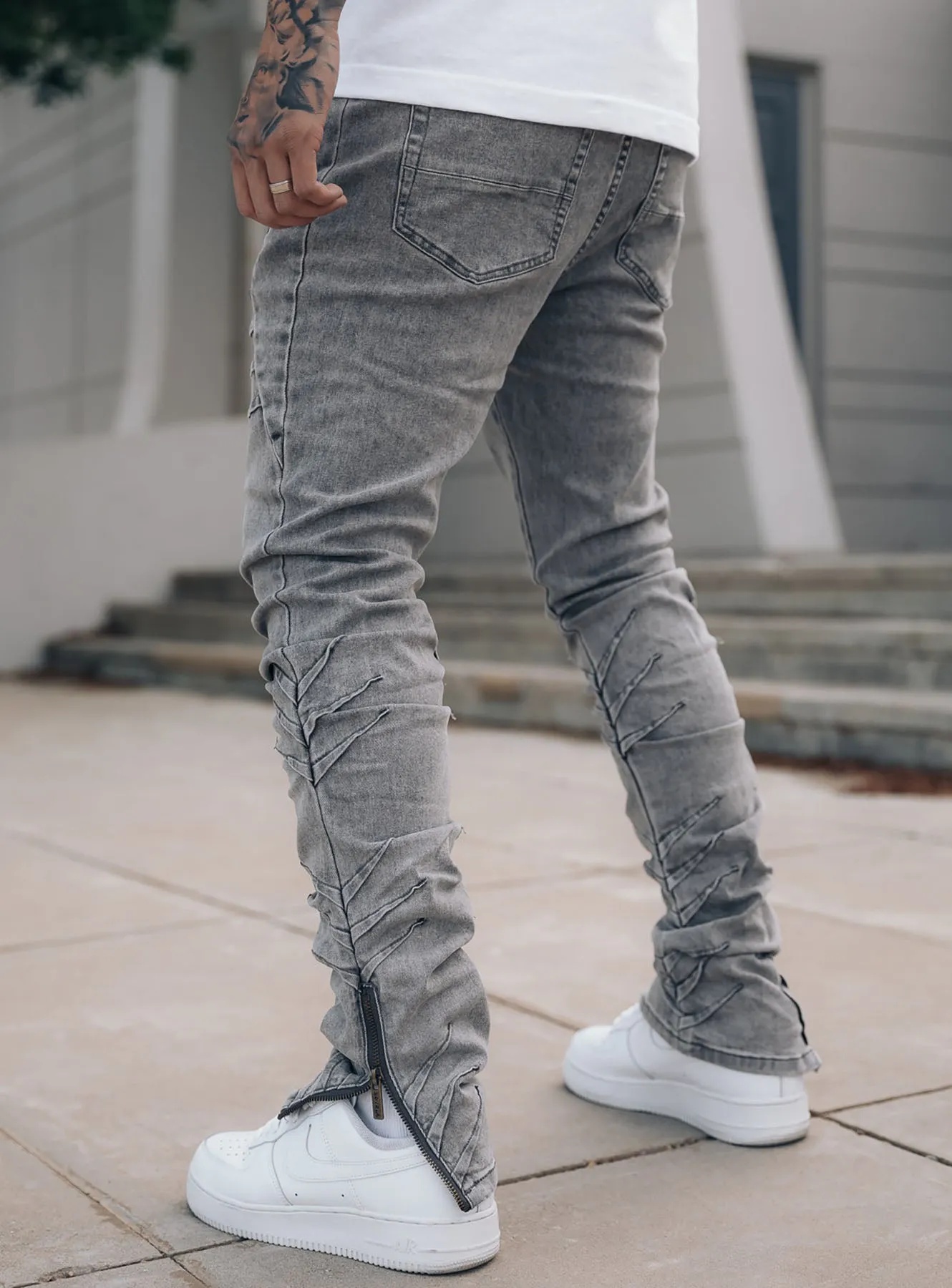 Wrinkled Track Jeans in Grey